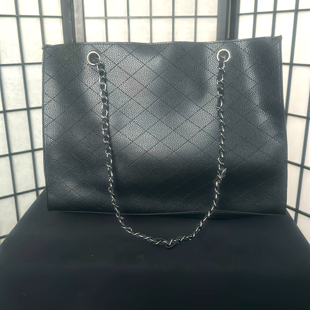 X-Large Tote Handbag With Small Makeup Bag Included